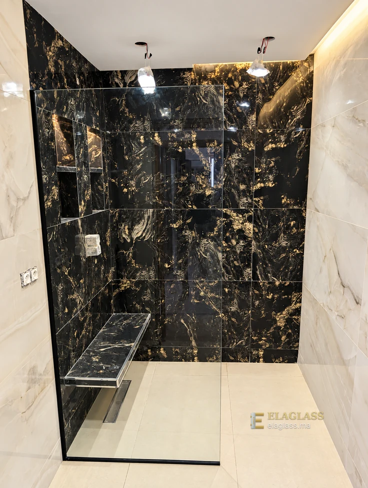 Paroi de douche en verre sur mesure installée par Ela Glass